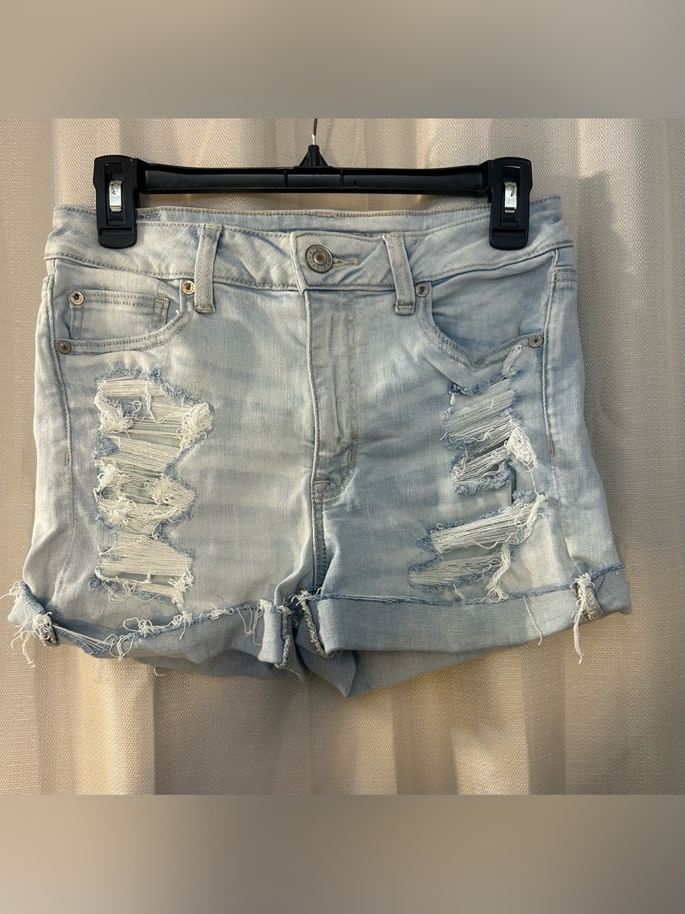 American Eagle Distressed High Rise Denim
Shortie Cuffed Light Wash